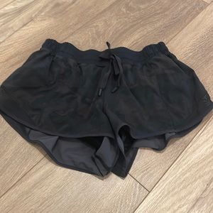 Lululemon black camo hottie hot short